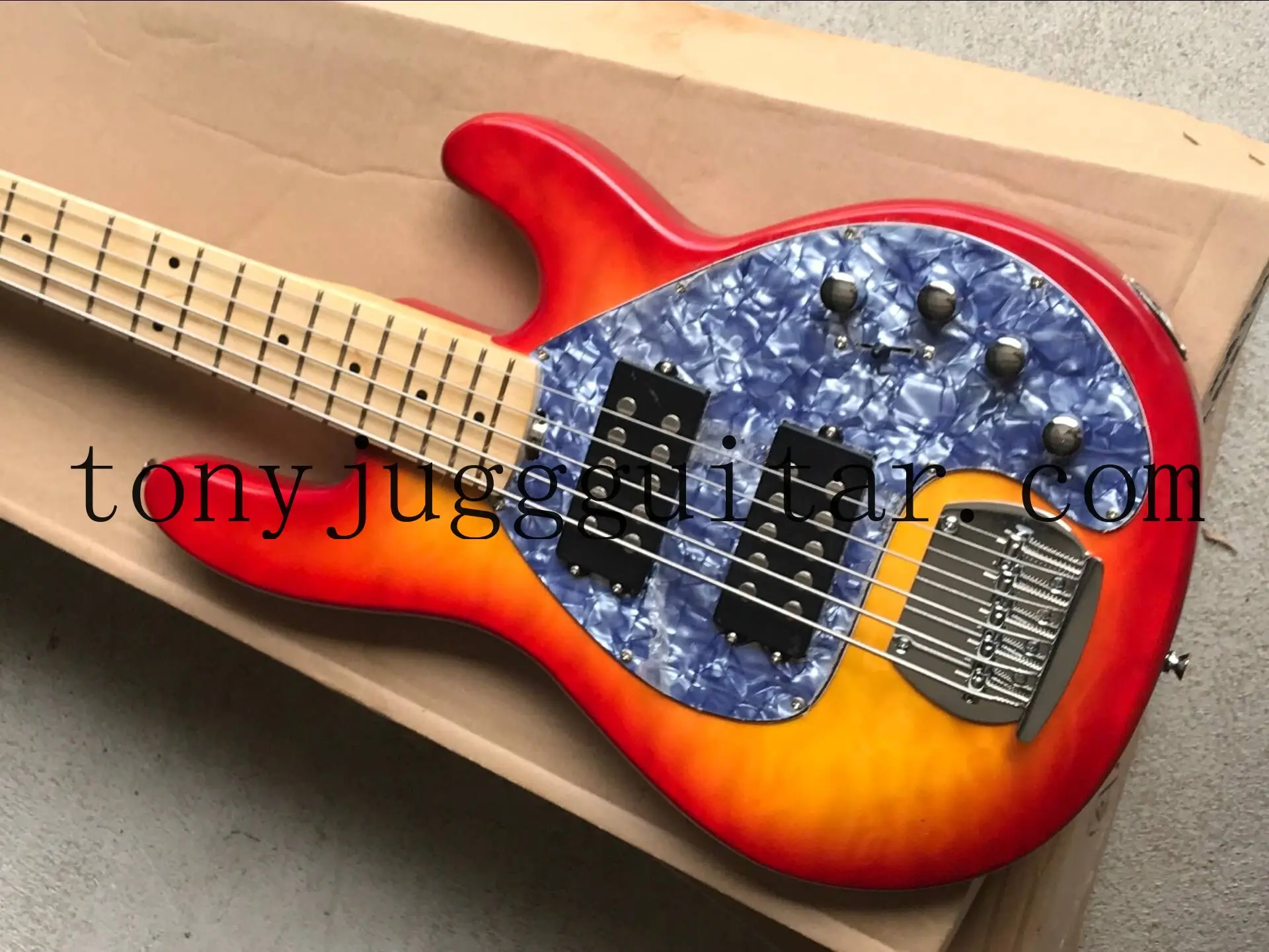 

Музыкальный человек 5 струн Ernie Ball StingRay Sunuburst стеганая Кленовая электрическая бас-гитара, активные провода 9 в батарейный блок, белый жемчуг