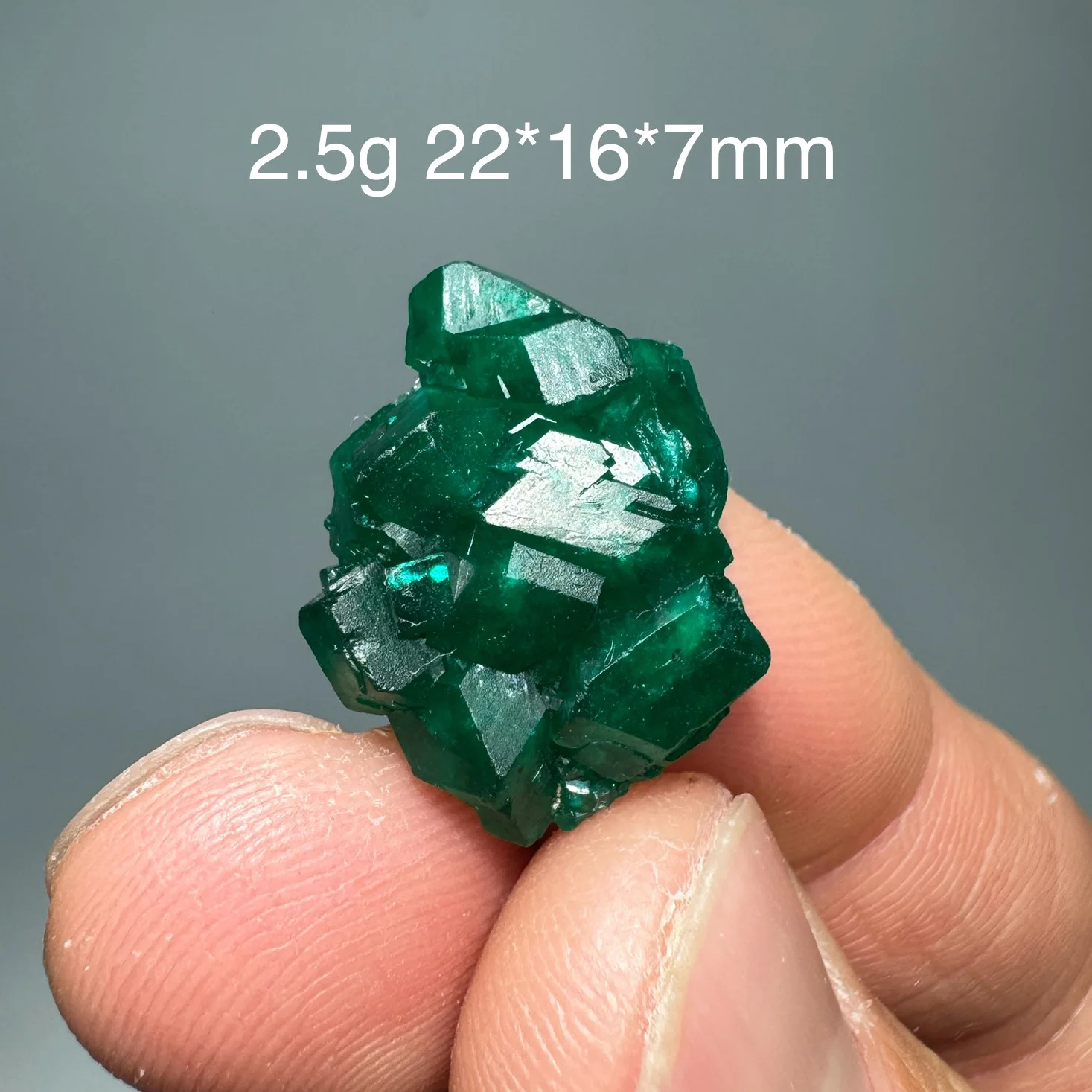 

Необработанный хрустальный диоптаз из Конго