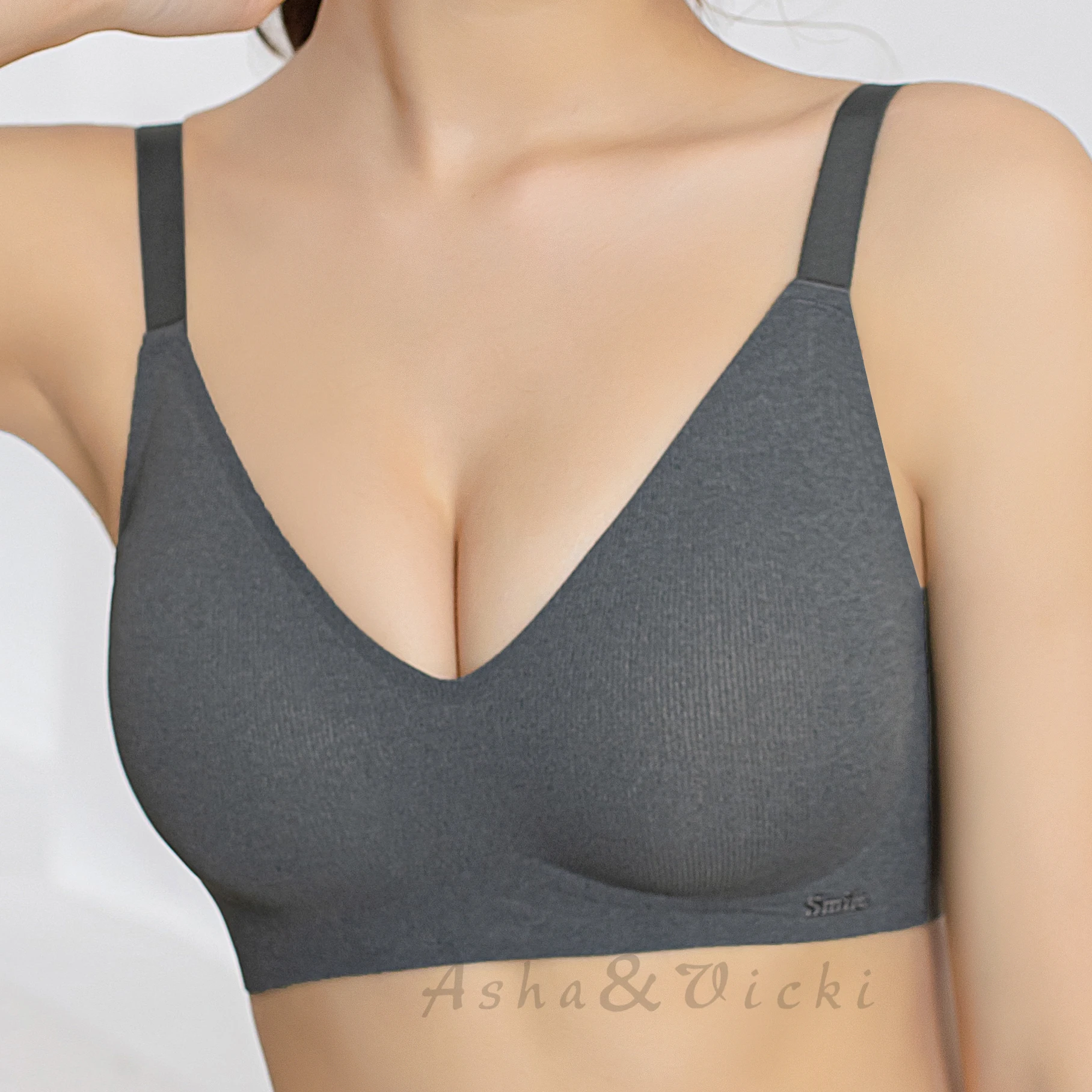 

Soft Support Strips Skin-friendly Underwear Comfortable Close-Fitting No Steel Ring Gathered Up Beautiful Back Latex Cup Bra