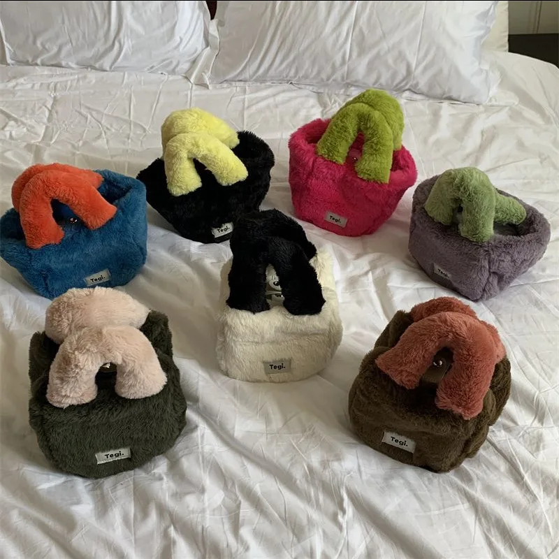 

2022 Korean Winter Warm Faux Fur Sherpa Plush Cute Shoulder Slung Tofu Handle Bag Niche Hand Carrying Mini Bucket Girl Cute Bag