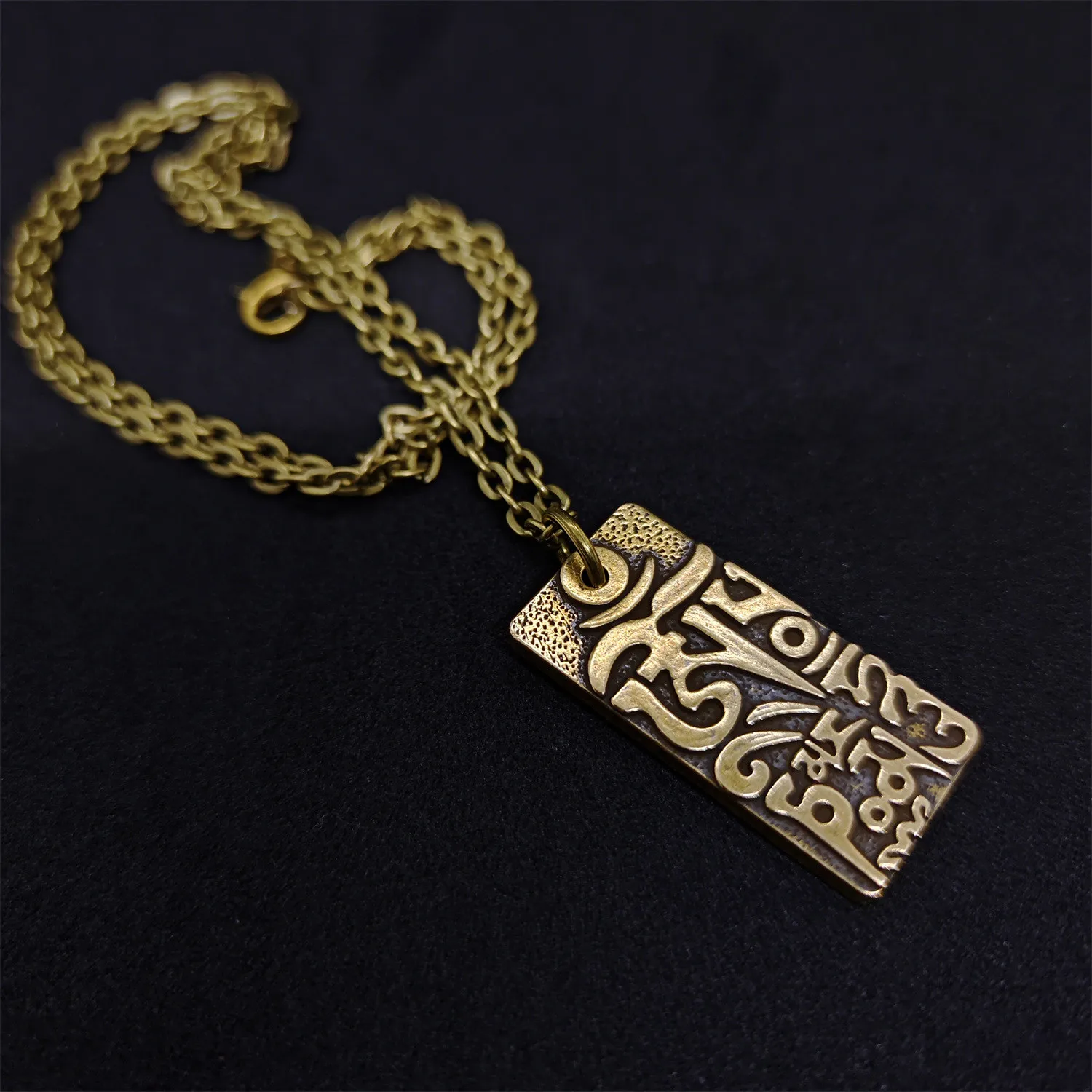 Bronze Buddhist Six-Character Mantra Embossed Nameplate Pendant Necklace Sanskrit Necklac Religiou Accessories For men and women