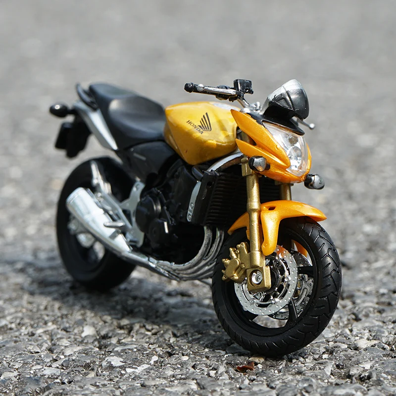 Модель спортивного мотоцикла Welly 1:18 HONDA Hornet из сплава модель литая металлическая