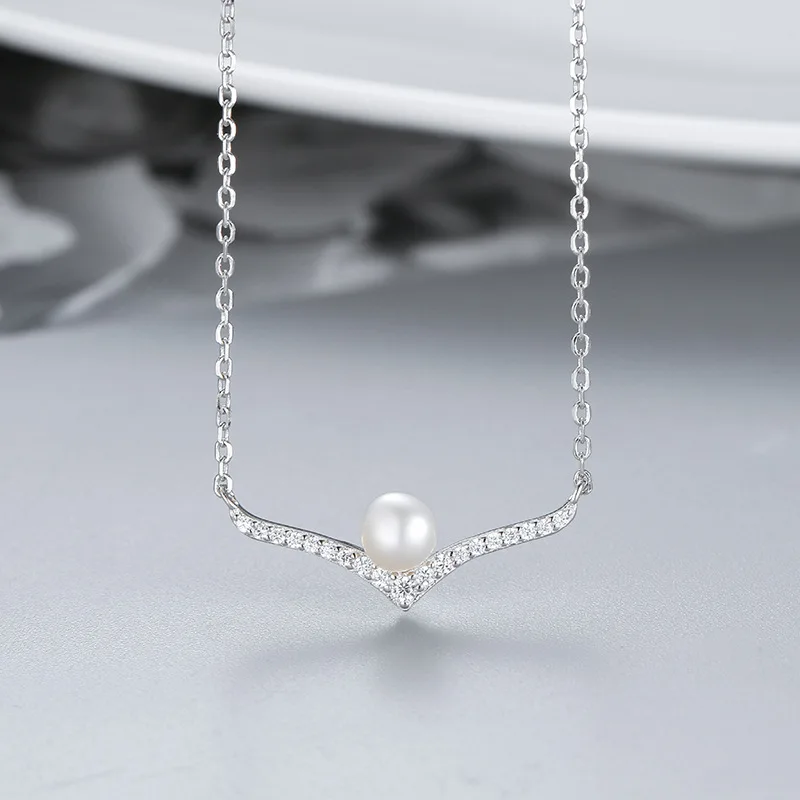 

Ladies 925 Sterling Silver Necklace White Gold V Shape Set White Pearl Zircon Clavicle Chain Fashion Jewelry Couple Love Gift