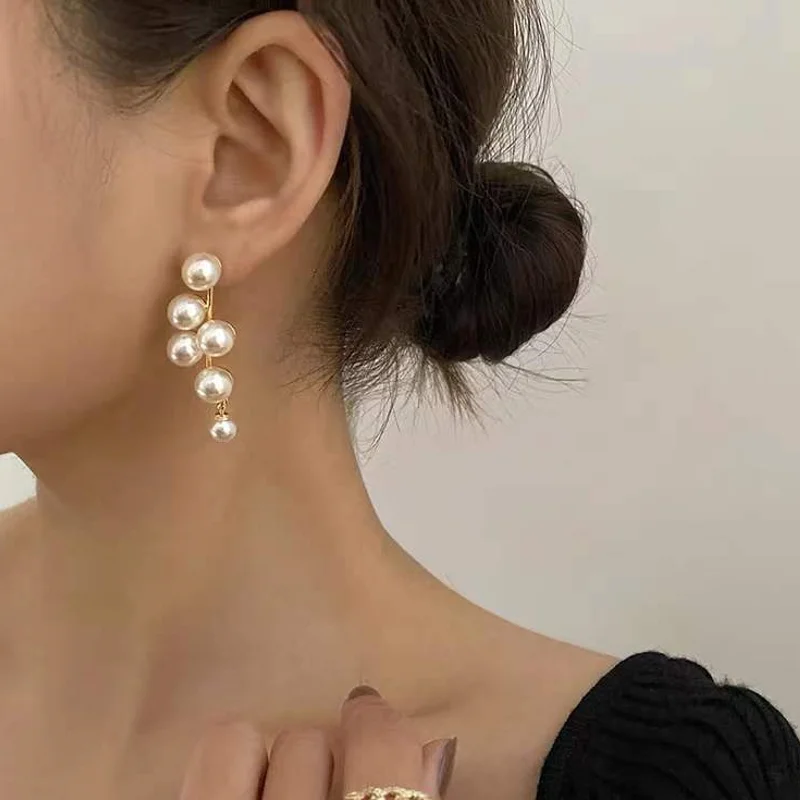 

S925 Silver NeedleNew Fashion Korean Oversized White Pearl Drop Earrings for Women Bohemian Golden Round Zircon Wedding Earrings
