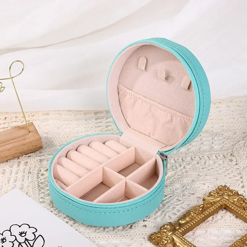 

Кожаная шкатулка для украшений