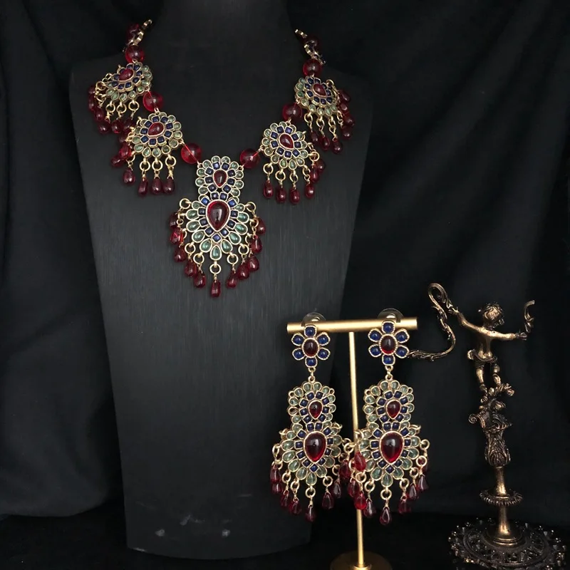 Винтажные серьги в придворном стиле с красной глазурью и кисточками ожерелье для