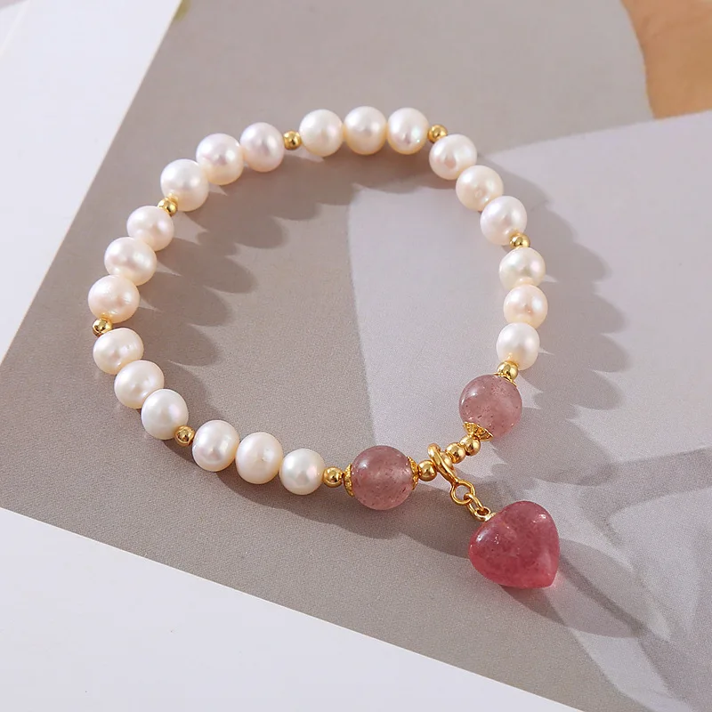 Женский браслет с клубничным кварцем и натуральным пресноводным жемчугом