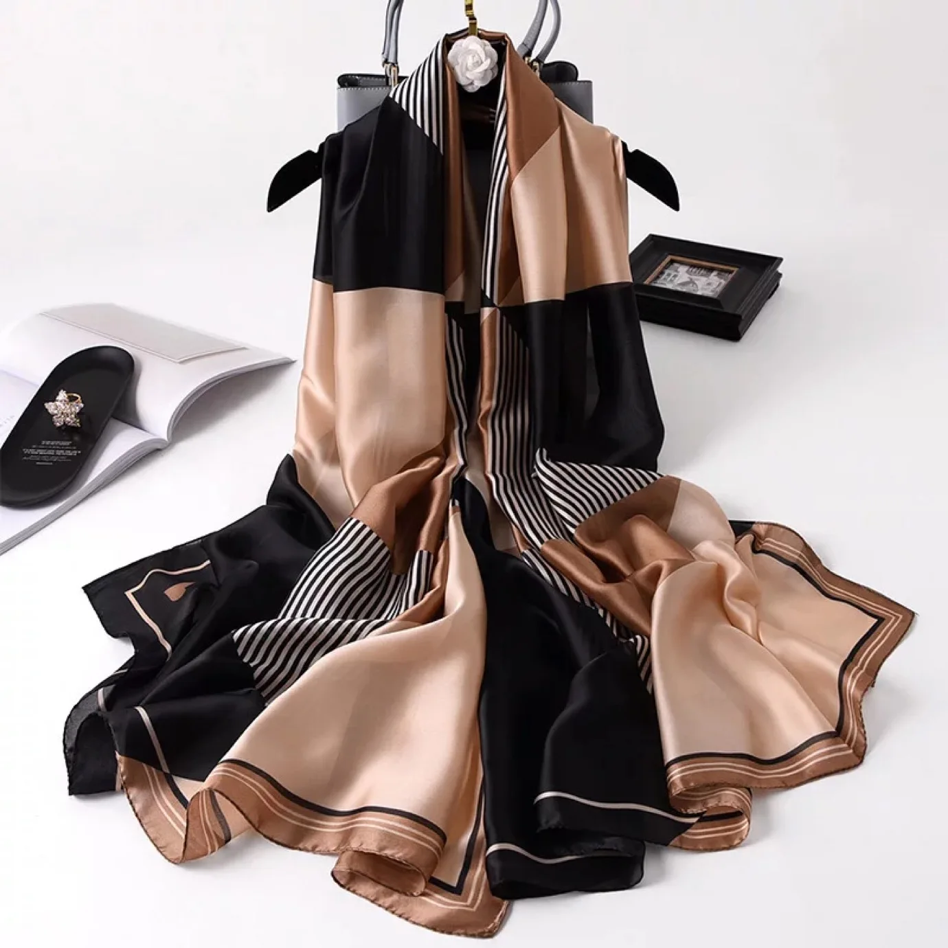 

2022 Beach Cover-Ups Wraps Silk Bandana Luxury Brand Summer Women Scarf Fashion Quality Soft Silk Scarves Female Shawls Foulard
