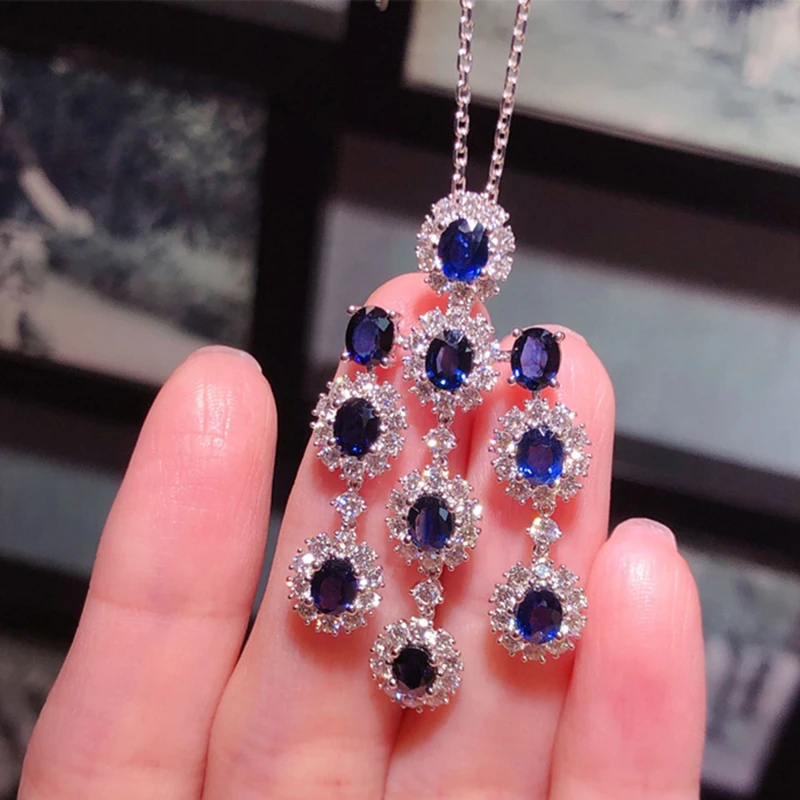 Женский ювелирный комплект из колье и серёг с синим фианитом