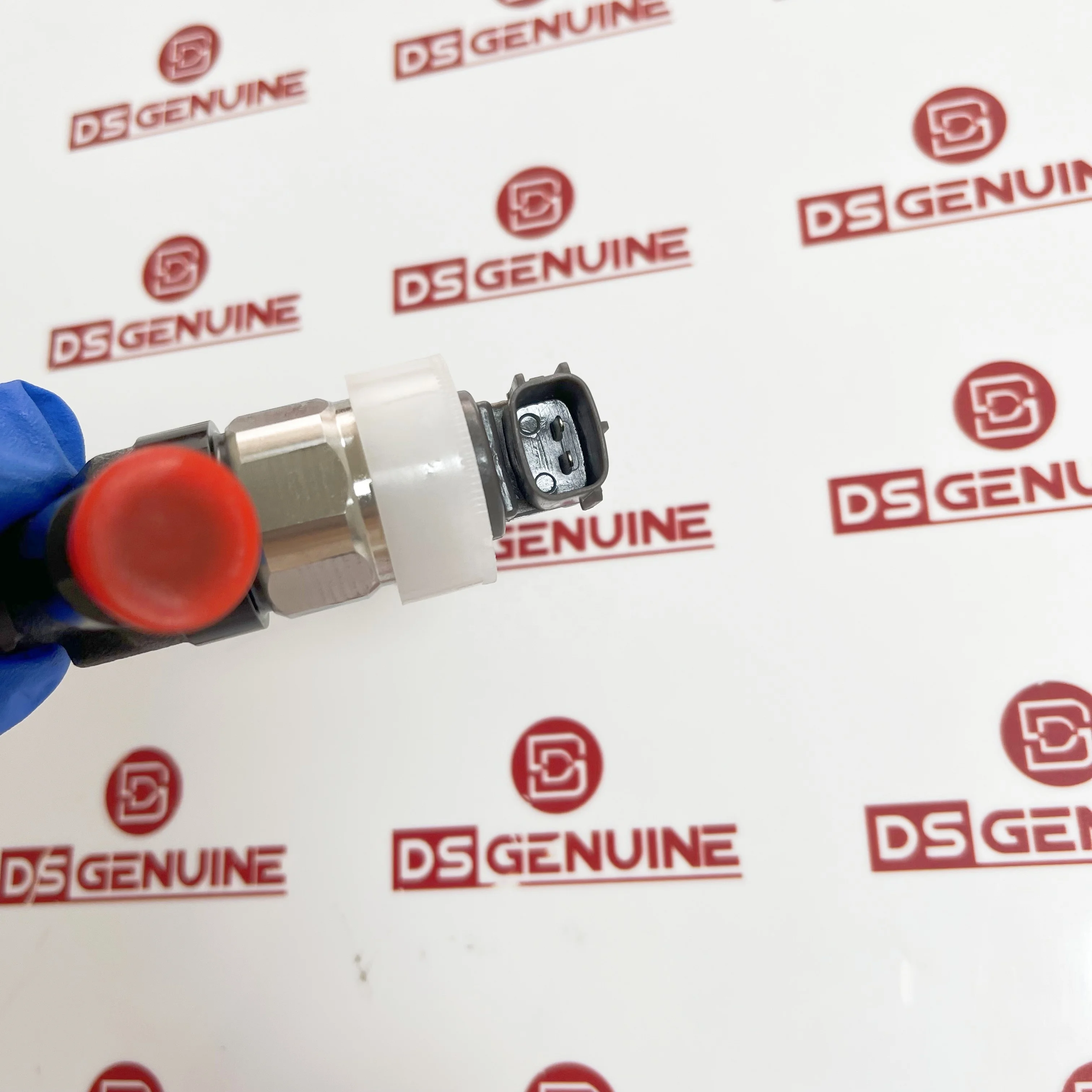 Новая форсунка дизельного двигателя 1KD 2KD 095000 -5881 23670-30050