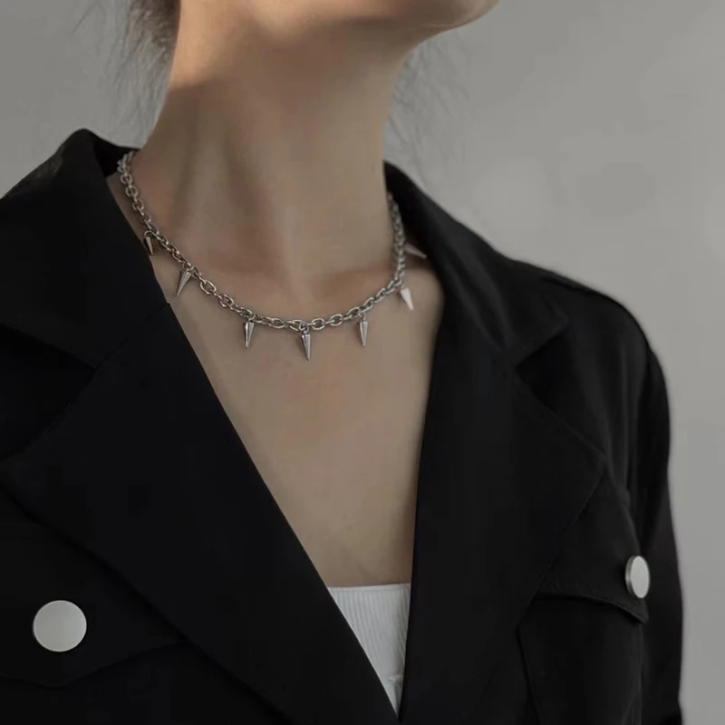 

Hot Sale Titanium Steel Riveting Necklace For Unisex Gothic Simple Irregular Clavicle Chain Fashion Tassel Man Black Jewelry New
