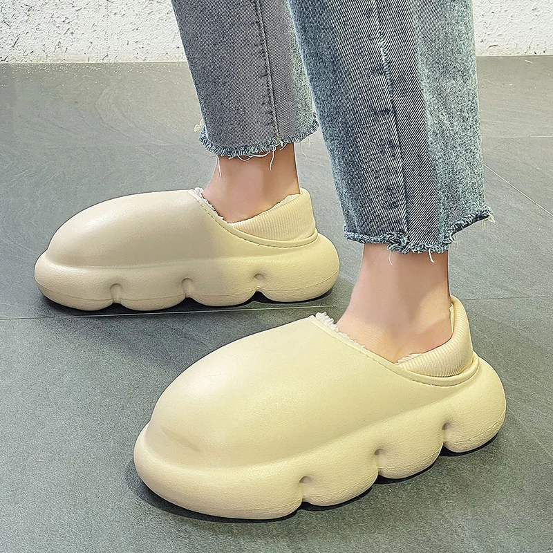 

Новинка 2022, зимние тапочки на толстой подошве, теплая Уличная обувь унисекс, водонепроницаемые плюшевые домашние тапочки на каблуке для муж...