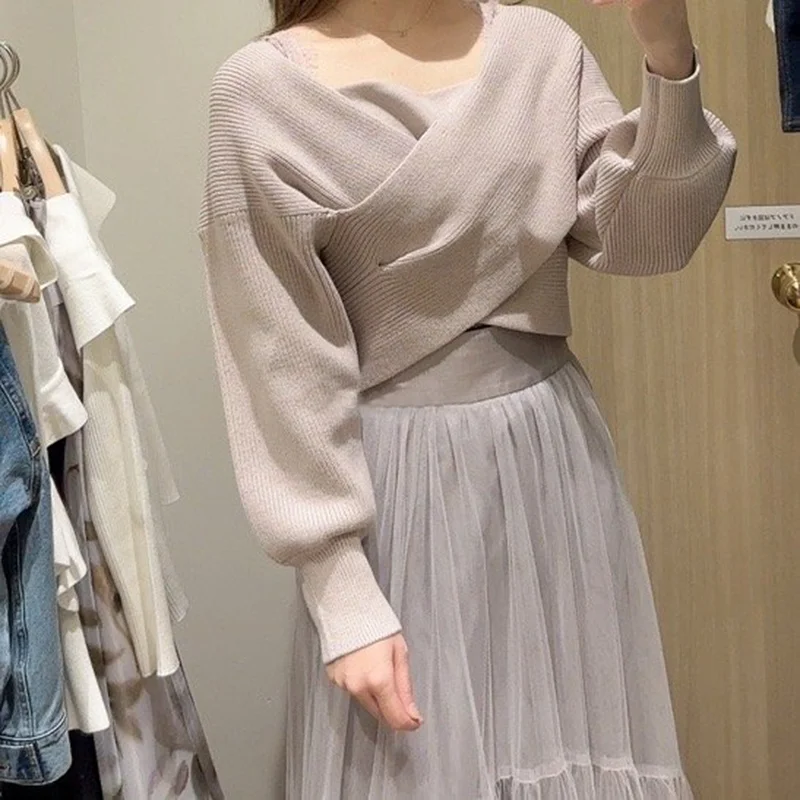 Пуловер женский трикотажный с V-образным вырезом и длинными рукавами