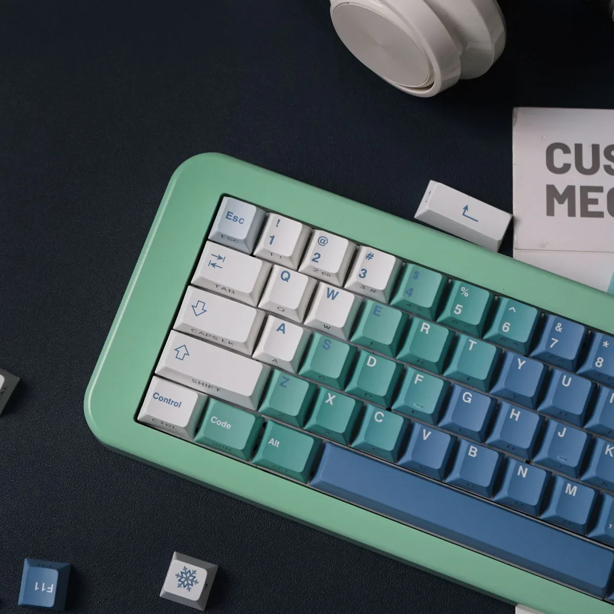 Снежный монстр постепенная смена синяя боковая световая передача 130 клавиш