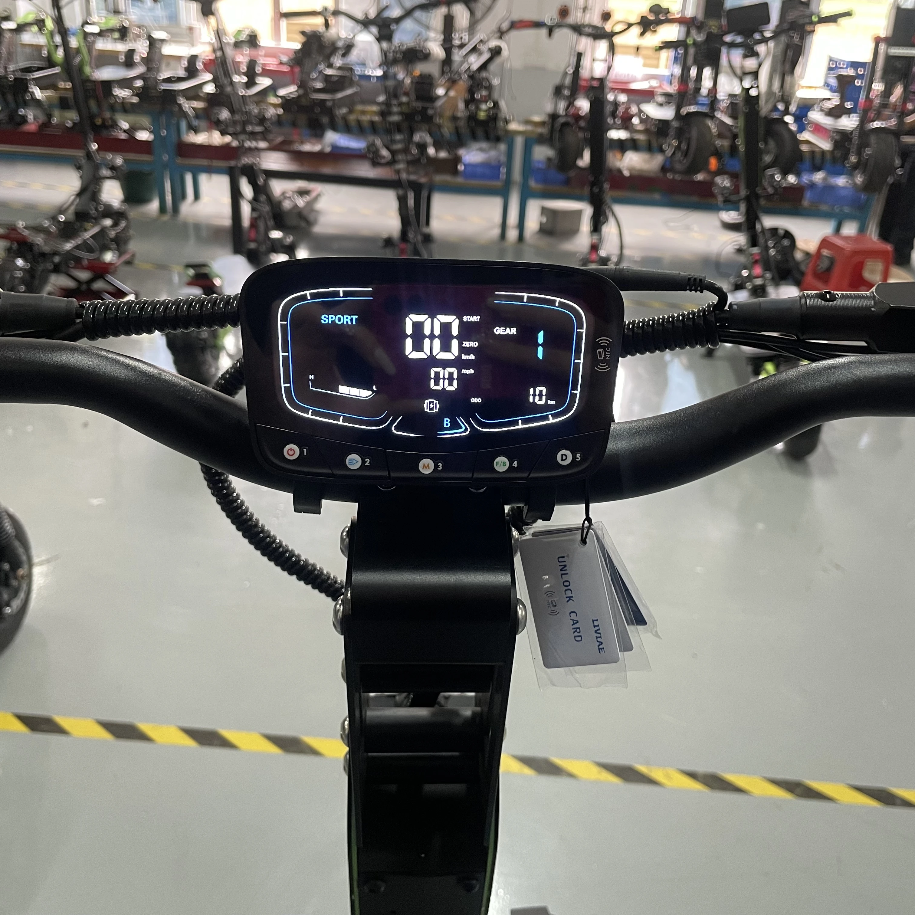 2024 управляемый приложением фотоэлектрический скутер для взрослых мощный 72 В 8000