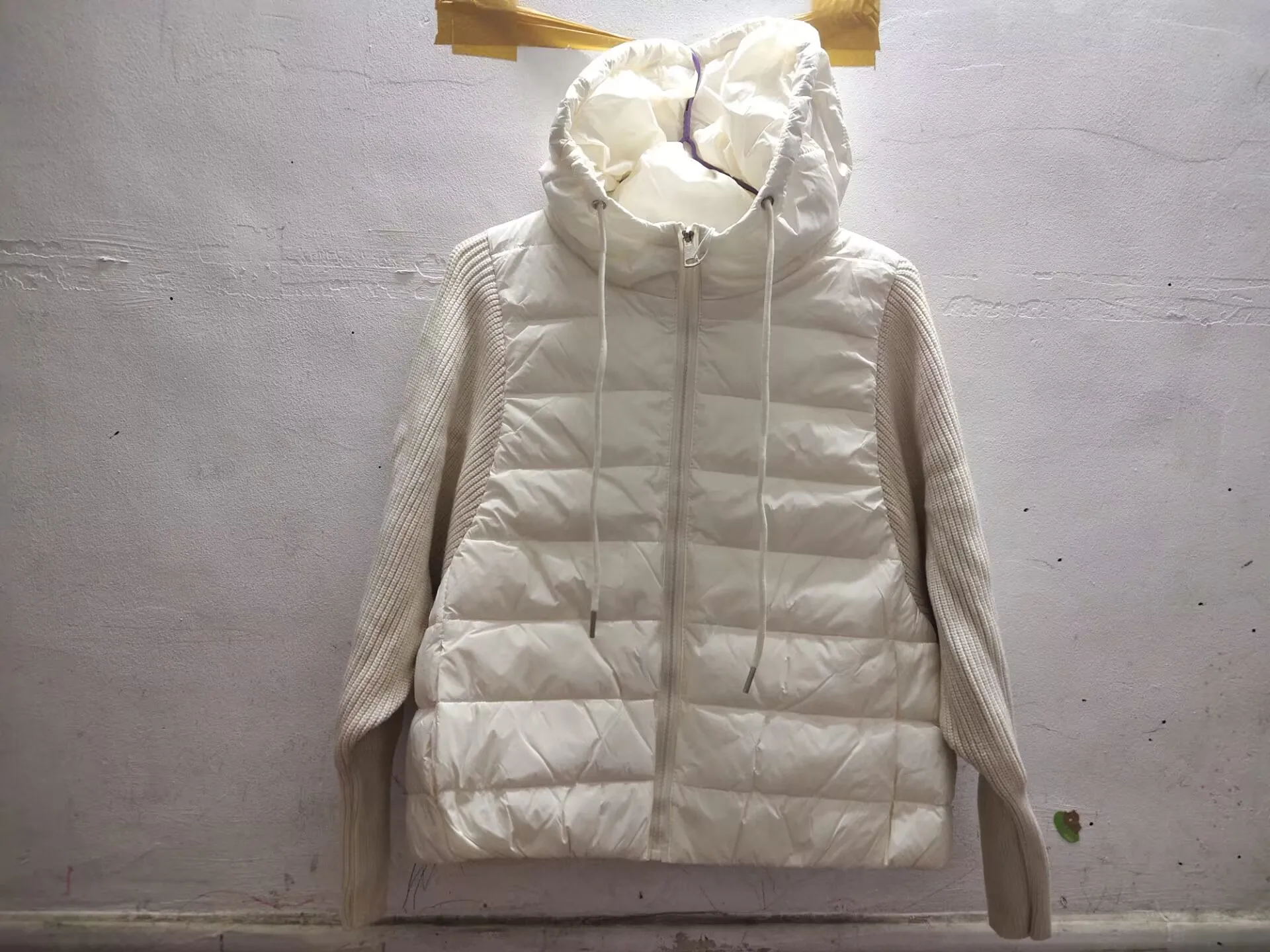 Женский пуховик с капюшоном зимняя трикотажная куртка длинным рукавом и молнией