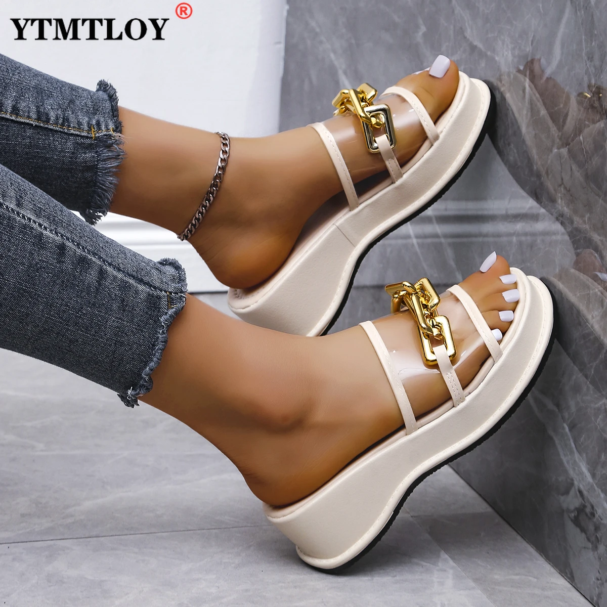 

2022 NEW Summer New Sexy Solid Color Transparent Metal Decoration Open-toed Low-heeled Outdoor Female Slippers Sandles Slides