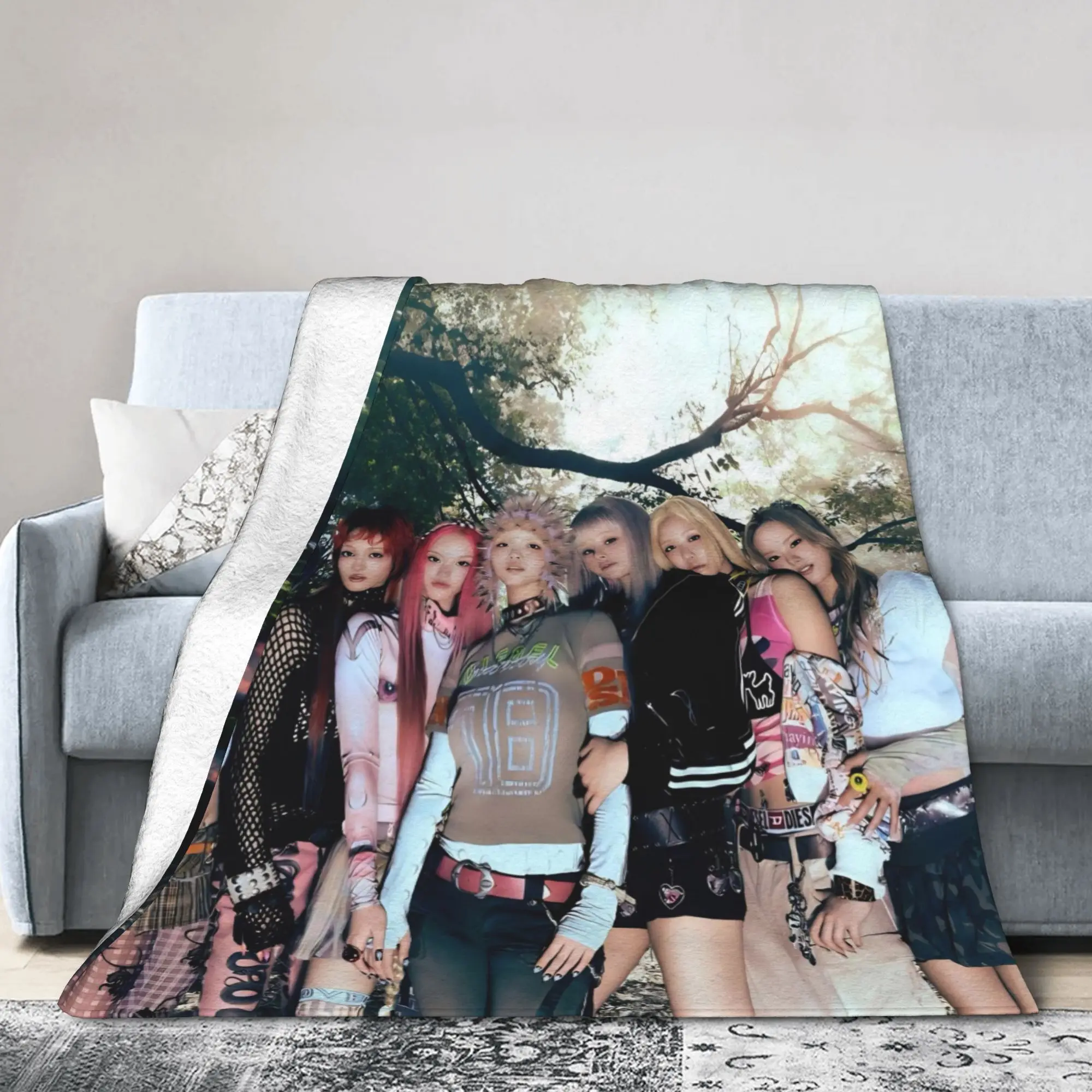 Фото Пледы Xtraordinary Girls Merch из мягкого флиса, уютные покрывала для кровати. №1