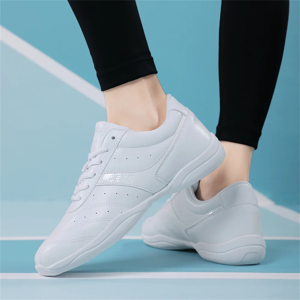 Кроссовки детские для фитнеса и спорта на мягкой подошве