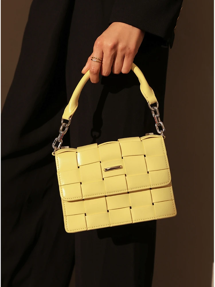 

Женская сумка-тоут из натуральной кожи, на цепочке