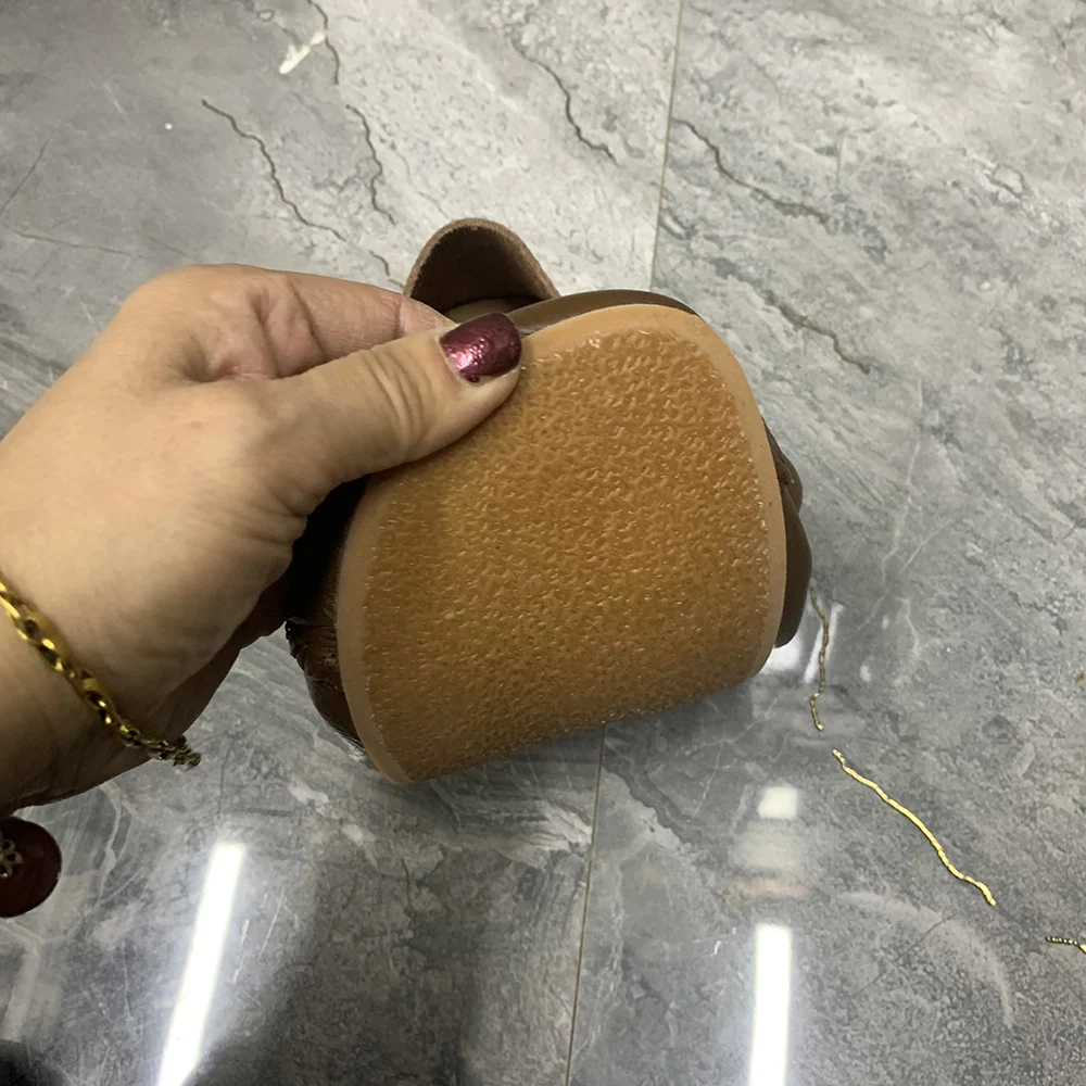 Модная кожаная женская обувь Повседневные тапочки на плоской подошве