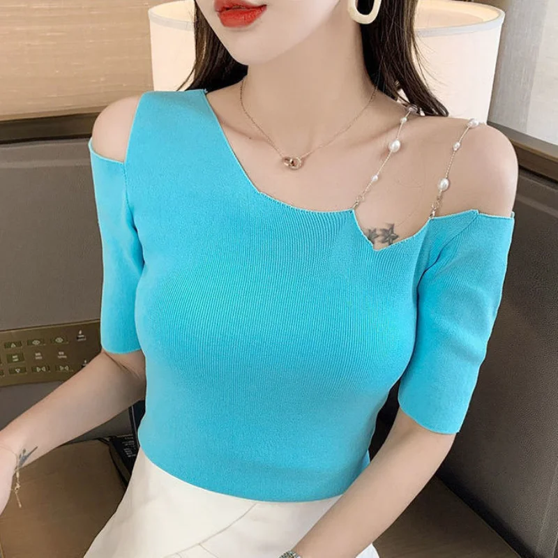 

Женский свитер с открытыми плечами DAYIFUN, асимметричный свитер с коротким рукавом и цепочкой из жемчуга на лето