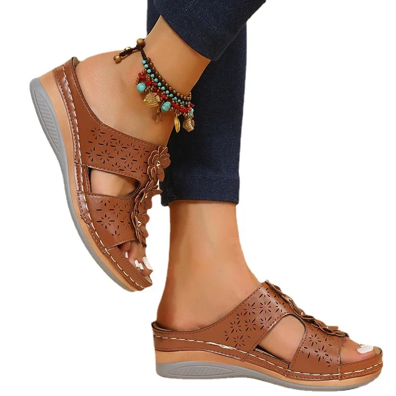 2023 Summer Slippers Slope Heel Large 43 Medium Heel Casual Matsuke Heel Fish Mouth Flower Women's Sandal Slippers New