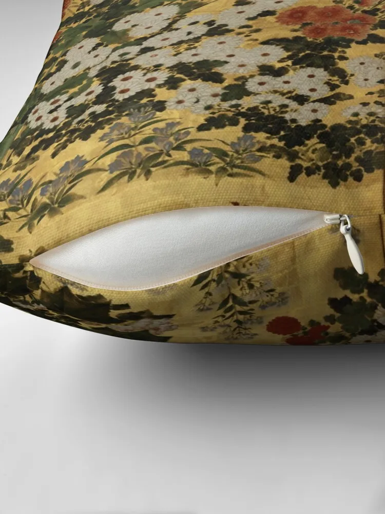 Декоративная подушка с изображением хризантем белого и красного цветов