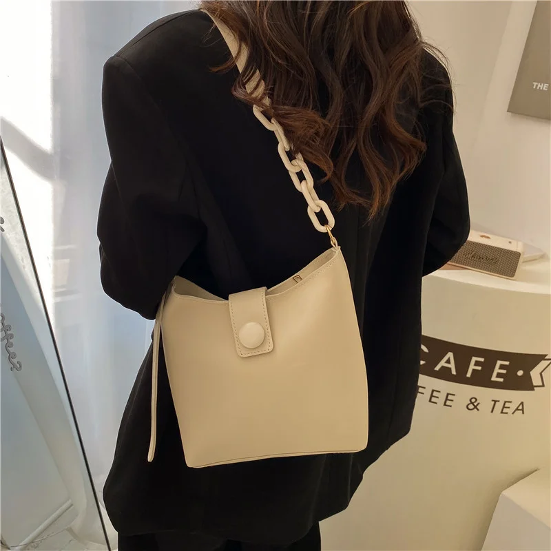 Simple Korean fashion bucket bag chain single shoulder bag women's 2022 new women's bag leisure foreign style messenger bag