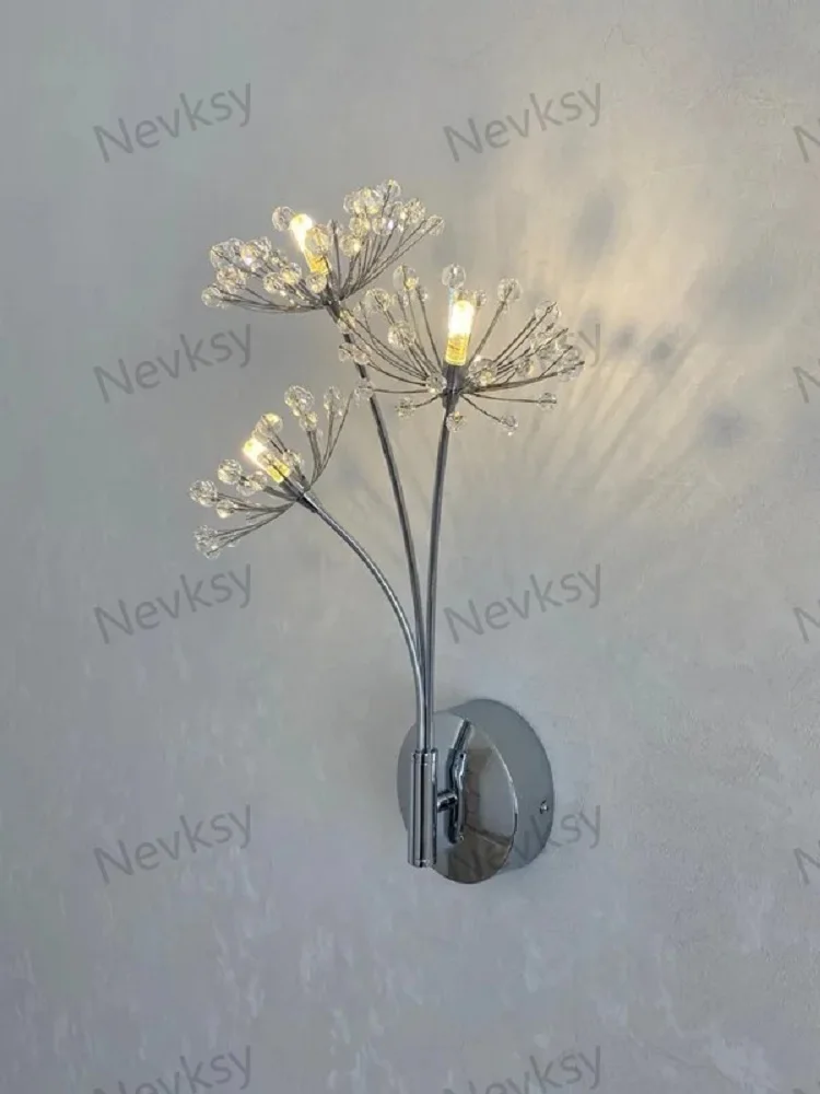 Светодиодный настенный светильник модели и цвета в ассортименте