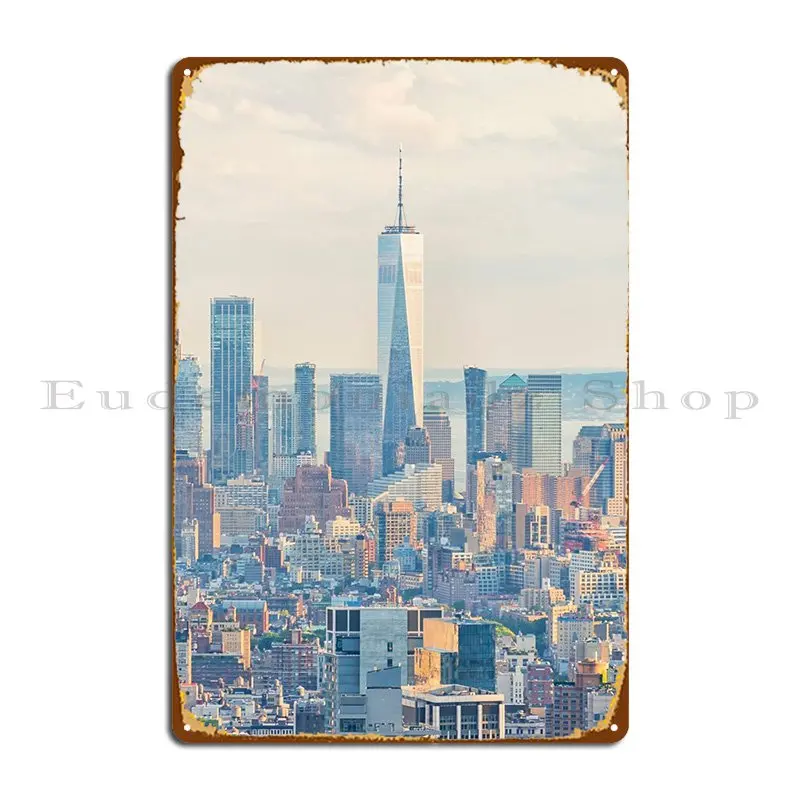 

Металлический плакат с надписью «World Trade Center»