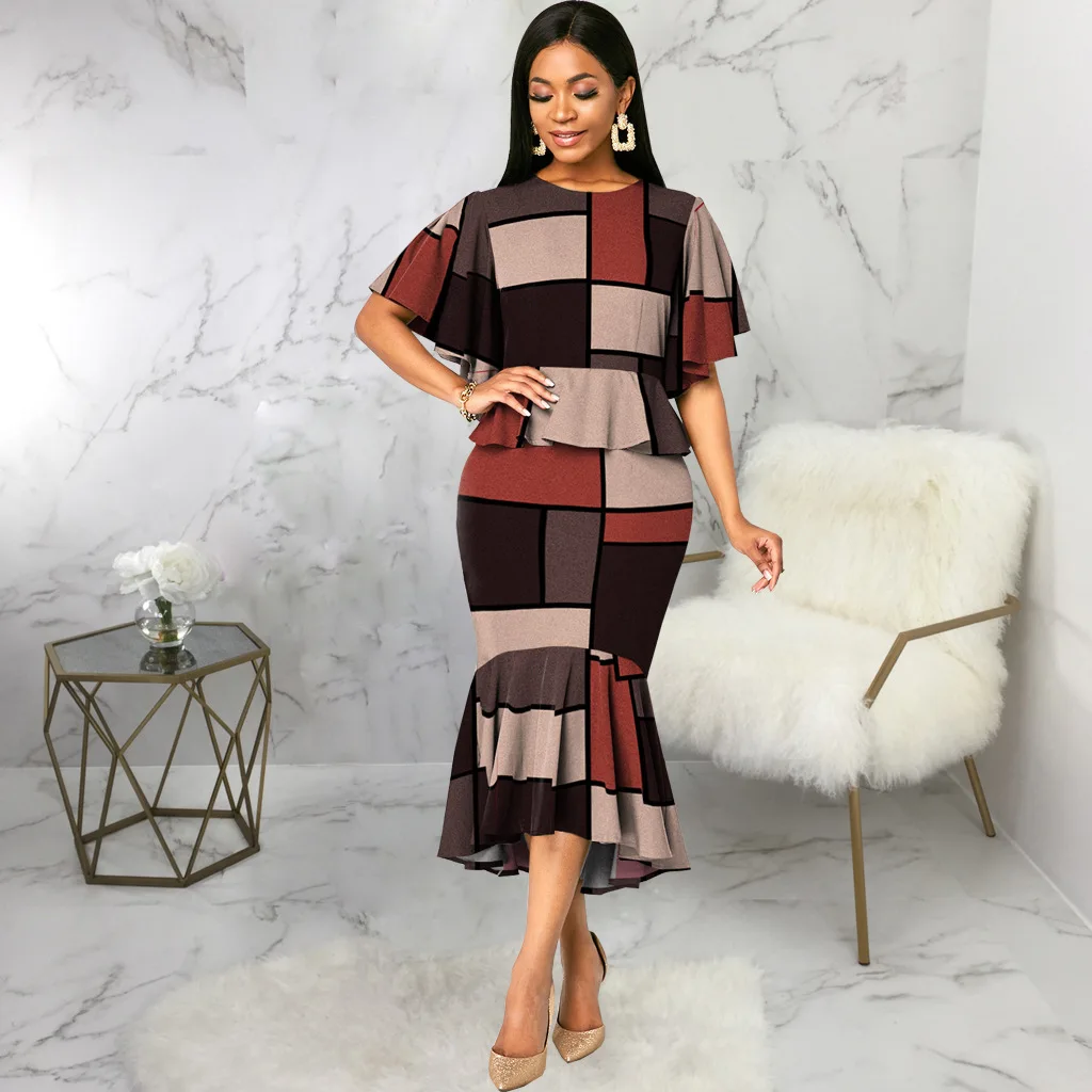 Платье на весну 2023 года с округлым вырезом и короткими рукавами-бабочками, на талии с высокой посадкой, средней длины и зауженным силуэтом в клетку для вечеринок.