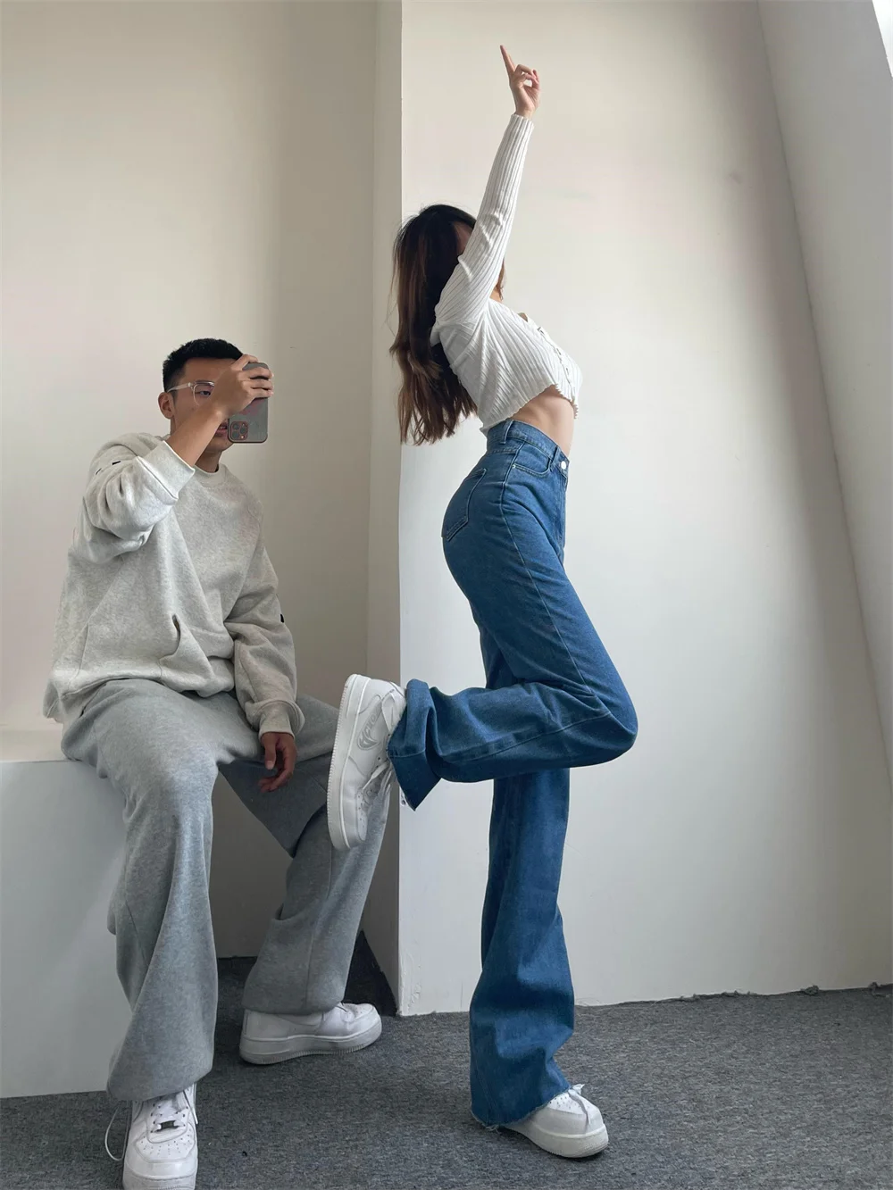 

Женские прямые джинсовые брюки с высокой талией на одной пуговице