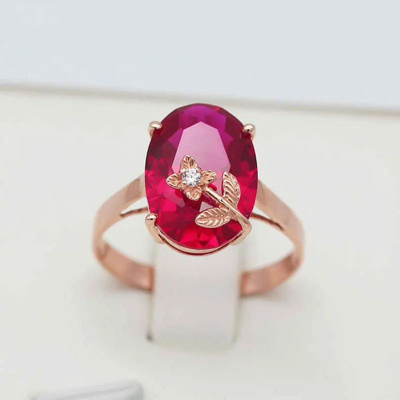 Женское кольцо из розового золота 585 пробы с овальным Рубином