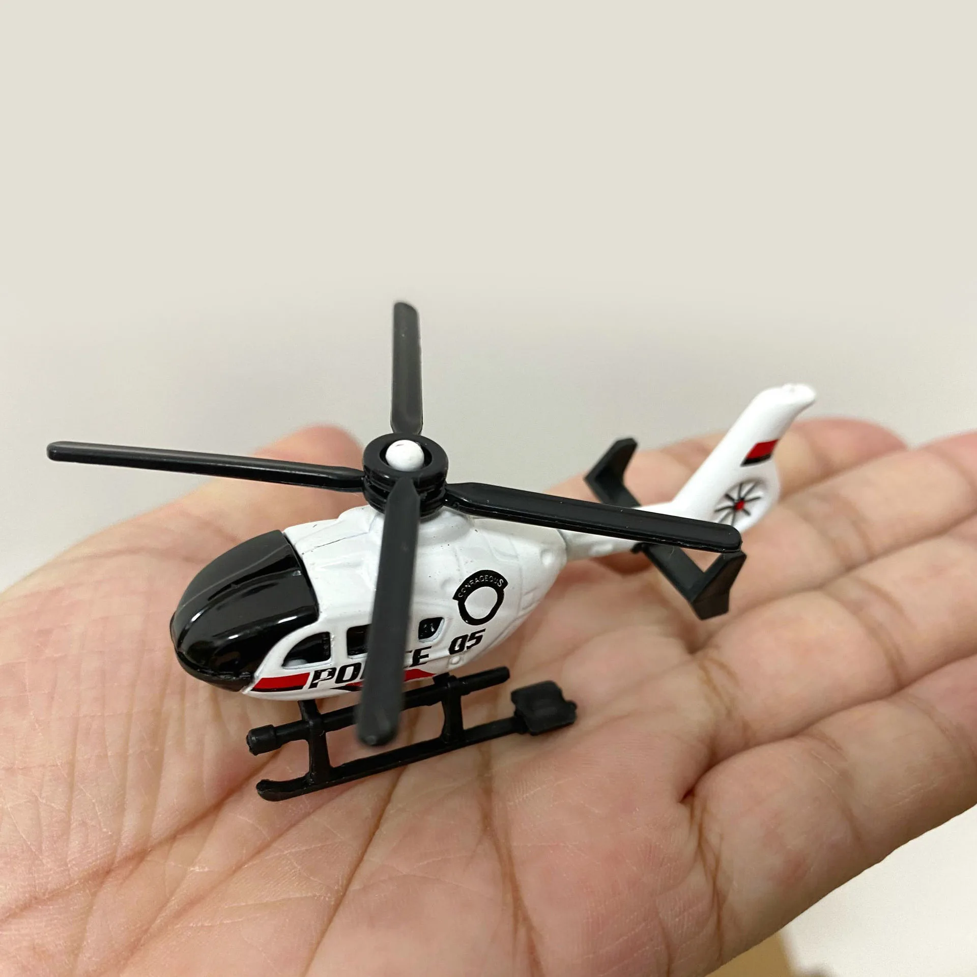 

New Children's Helicopter Toy Alloy Aircraft Model Military Ornaments Boy Toy Sliding Simulation Helicopter Christmas Gift