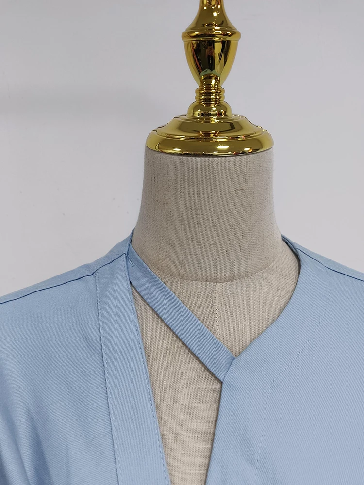 Женская Асимметричная блузка TWOTWINSTYLE белая однотонная с V-образным вырезом