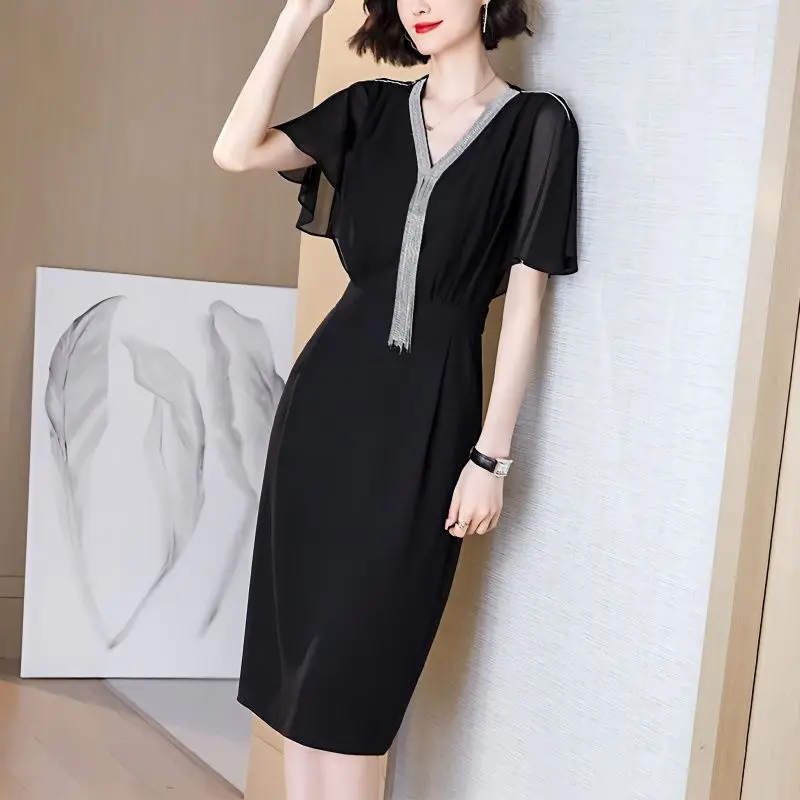 

Женское платье с кисточками и V-образным вырезом, черное однотонное платье средней длины с коротким рукавом, элегантное приталенное платье в стиле пэчворк, Новинка лета 2023