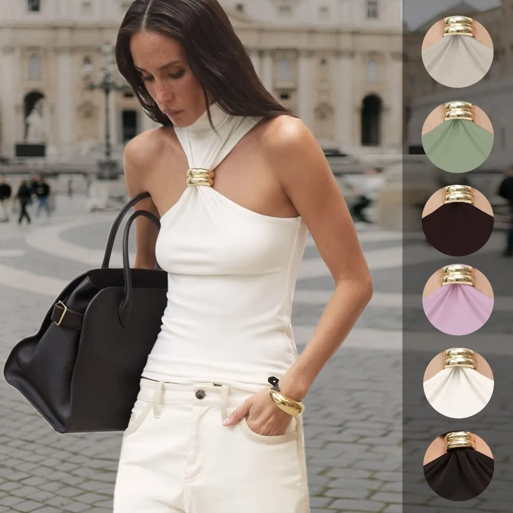 Женский укороченный топ на бретелях с металлическим кольцом и открытыми плечами