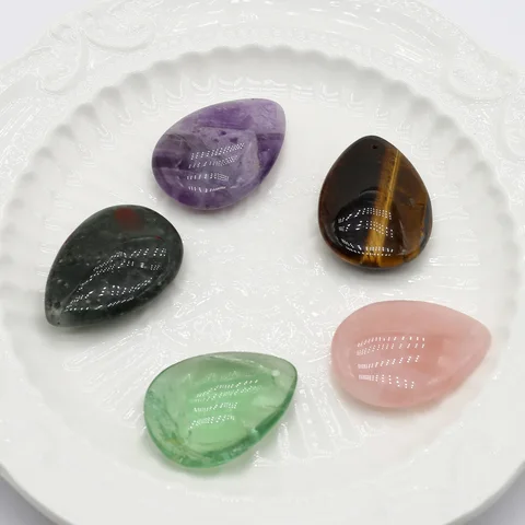 Аметистовый кулон в форме капли