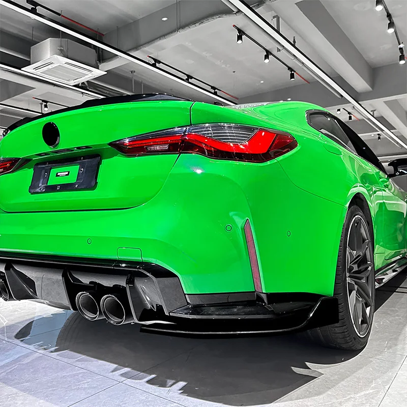 Фото Для BMW M4 G82 G83 2021+ Высококачественный задний бампер из АБС-пластика с воздуховодами и спойлером, внешняя декоративная накладка, глянцевый черный, под карбон №4
