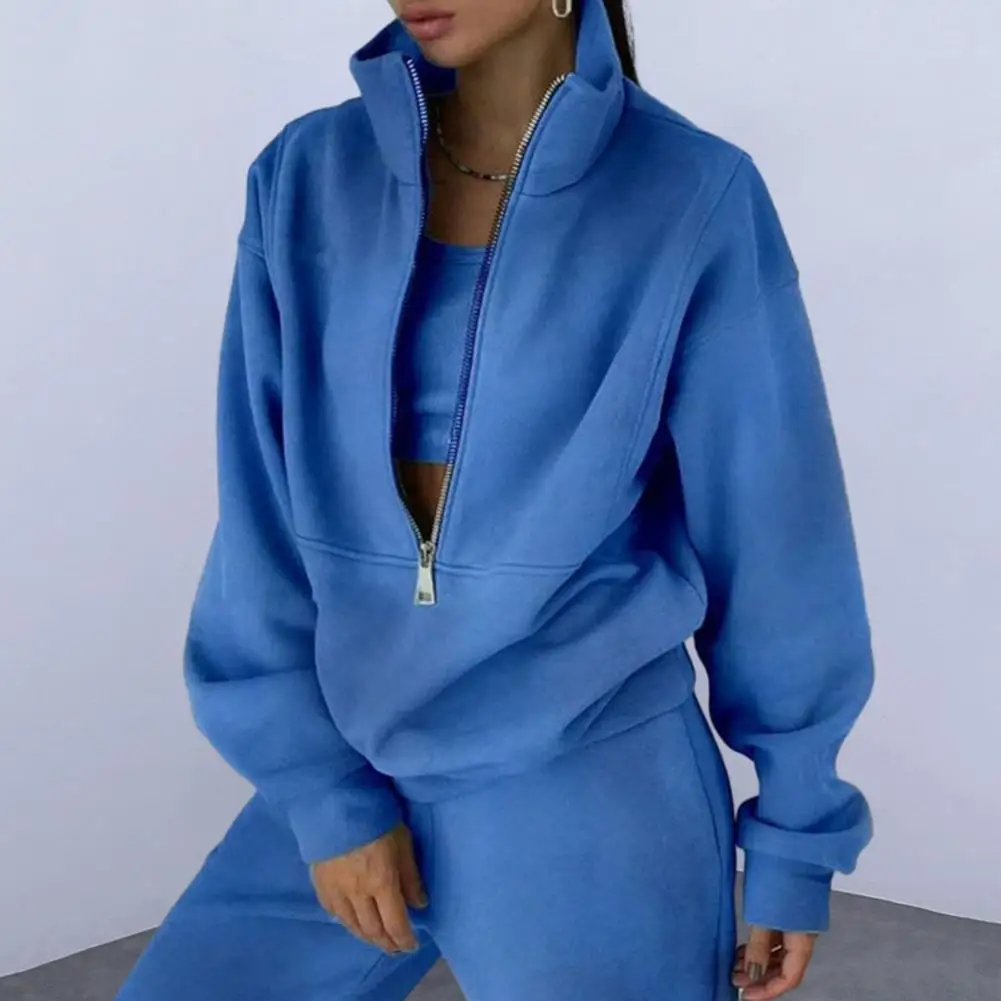 Женский спортивный костюм