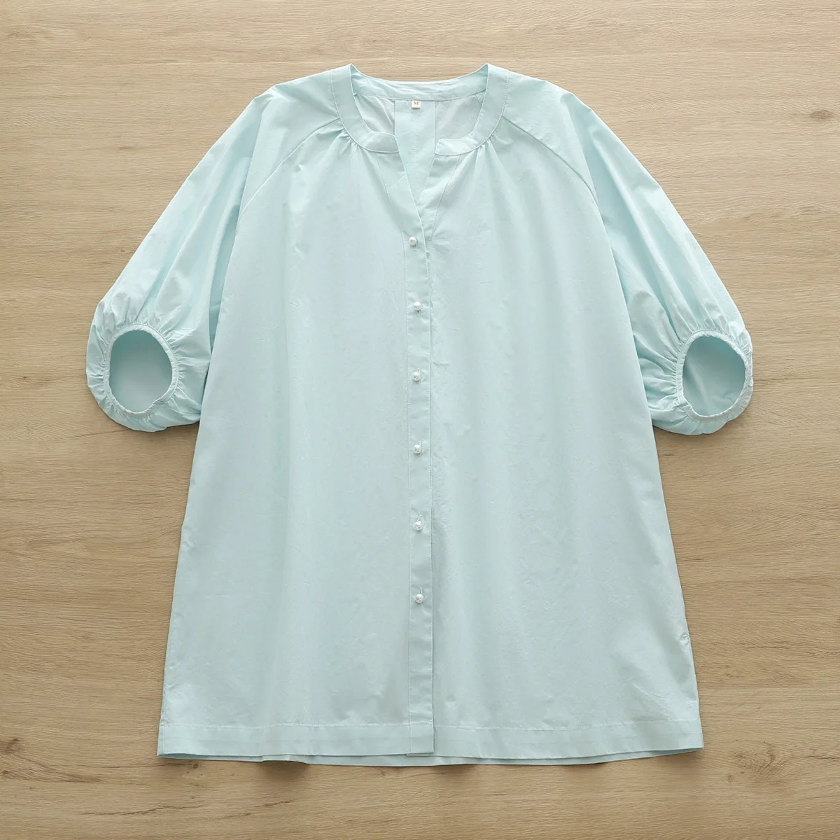 Блузка Женская средней длины из 100% хлопка с коротким рукавом и v-образным вырезом