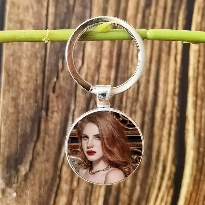 Лана Дель Сингер Постер Брелок с Стеклянной Кабошонной Стразой и Подвеской из Сплава для Мужчин, Женщин, Сумки, Брелоков, Подарочных Поклонников.