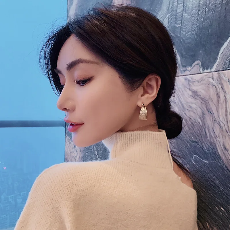 Temperament Metal Circle Line Stud Earrings for Women Jewelry Gold Color Dangle Hoop Round Piercing Statement Retro Female Gift