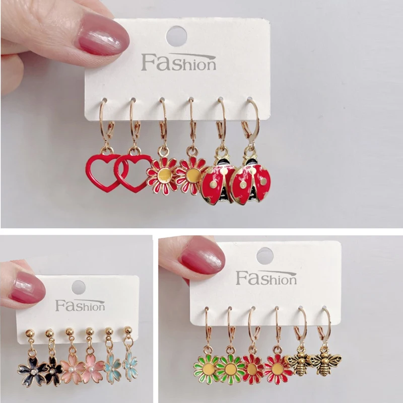 

3PRS Fashion Tiny Hoop Earrings Enamel Flower Studs Insect Bee Ladybug Earrings For Women Girls Gift Jewelry Pendientes CеCерьги