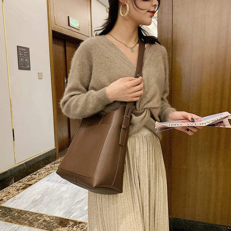 

Women's Retro Fashion Large Capacity Crossbody Tote Bags for Women Simple Luxury Single Shoulder Underarm Bolsa Feminina Handbag