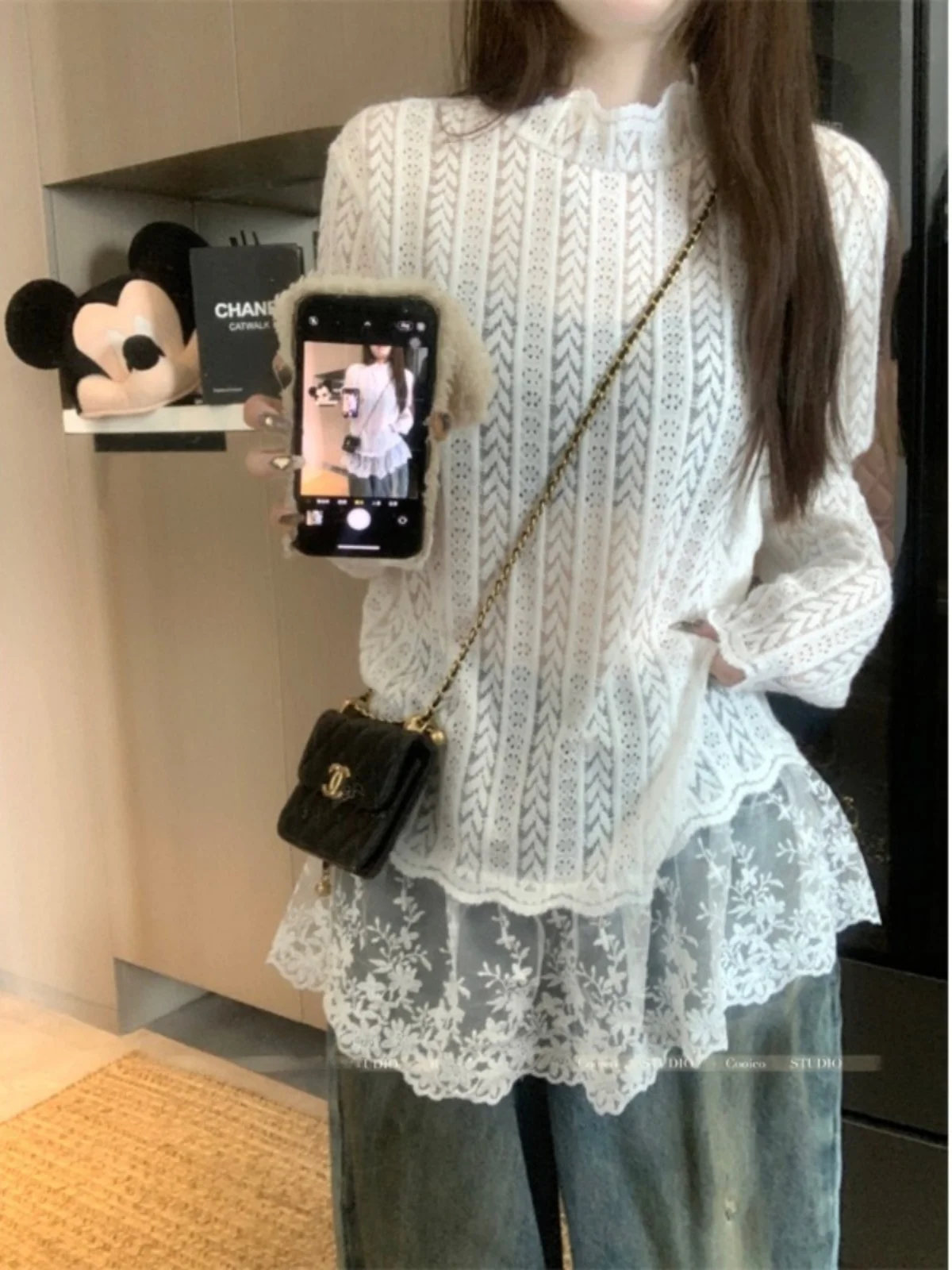 Белая базовая лоскутная кружевная рубашка с длинными рукавами женская осень 2024