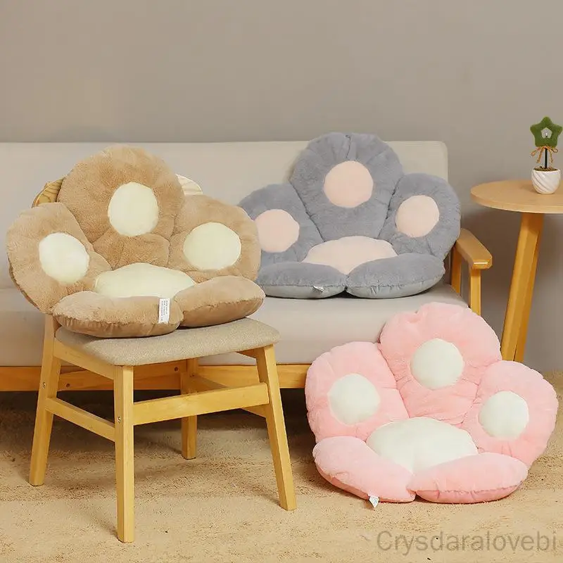 

Мягкая плюшевая подушка в виде кошачьей лапы