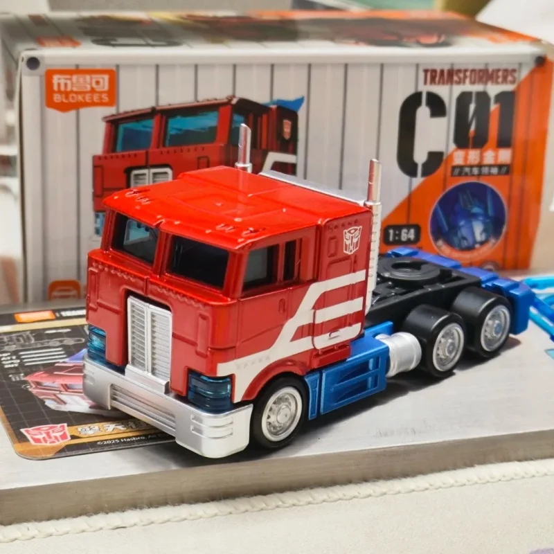 Фото Игрушка-трансформер Blokees Transformers Blokees Wheels CT02 SG Оптимус Прайм с полным прицепом, трансформируемая, SG-издание, высокая коллекционная ценность, подарок №4