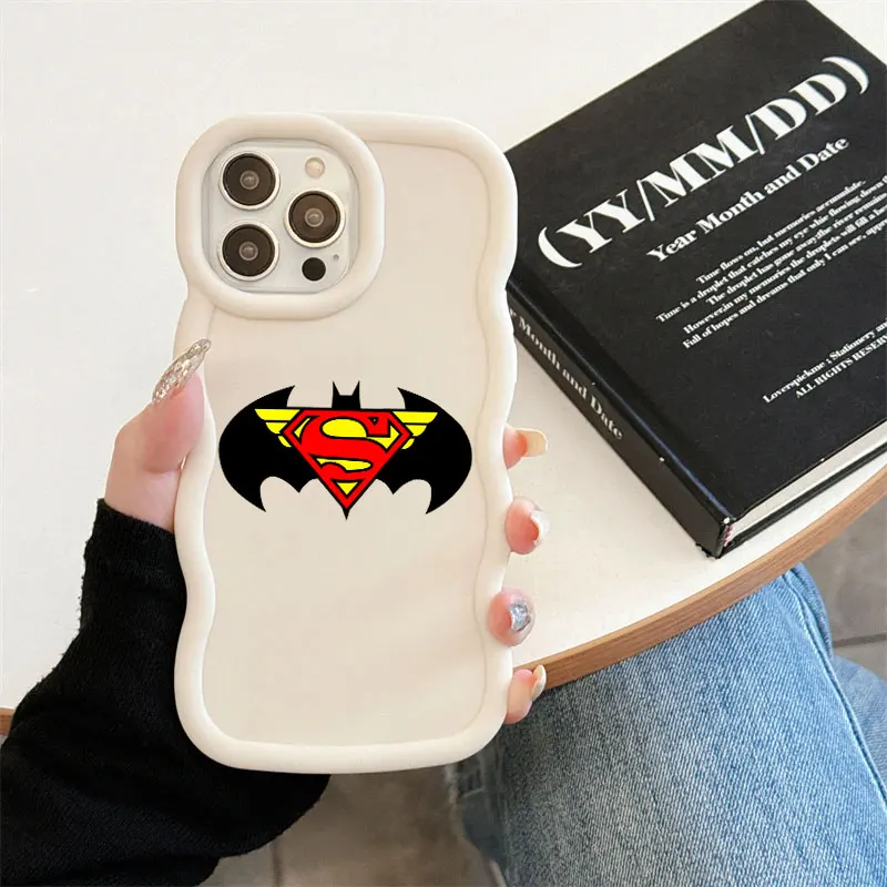 Фото Чехол для телефона с логотипами героев S-Supermans B-Batmans для iPhone 17E 11 12 13 14 15 16 17 Pro Max 16e 17 Air 13 Plus, с волнистым краем, дизайн «Конфетка» №5